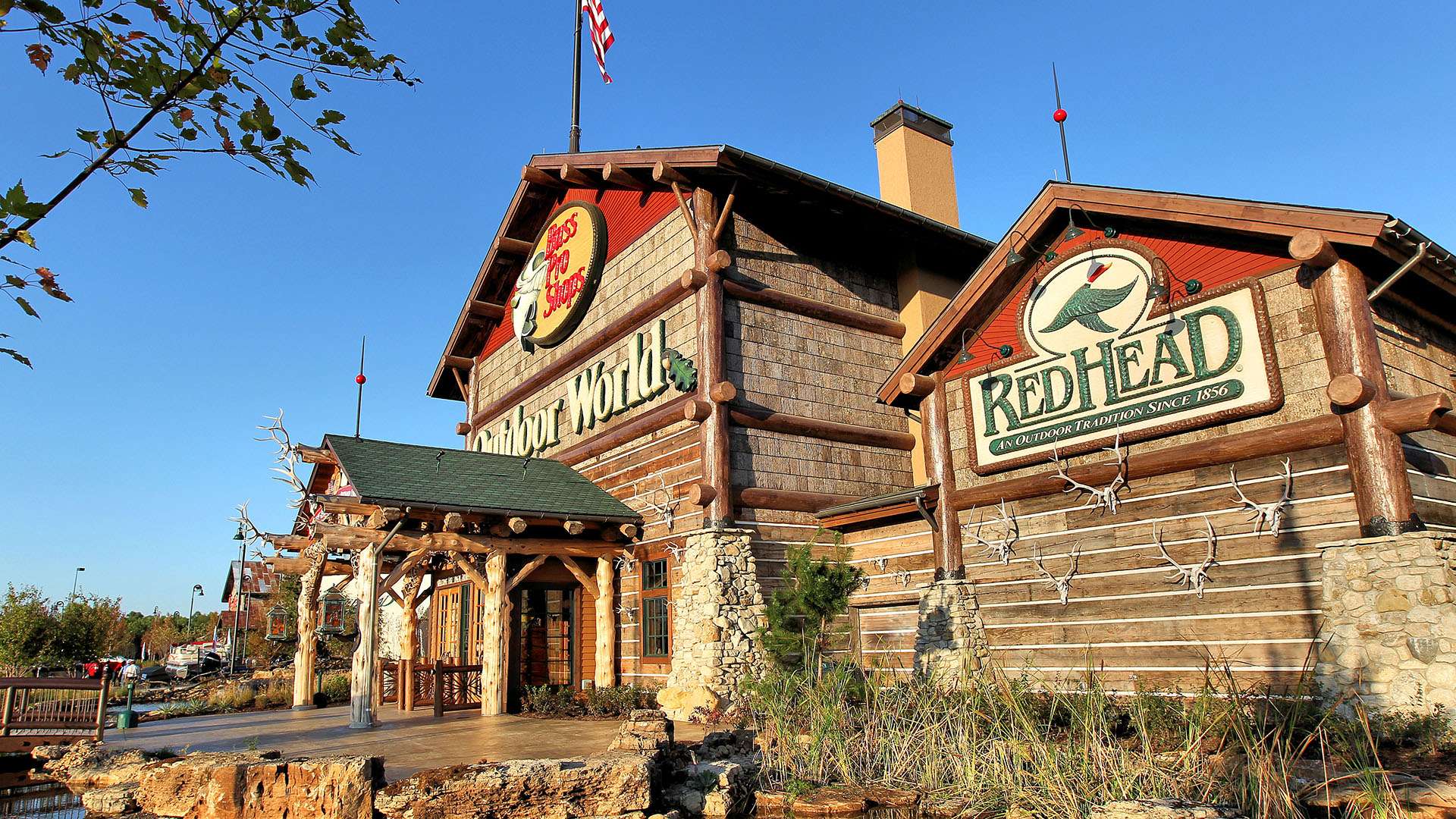 Bass Pro Shops | East Peoria | Enjoy Illinois | Enjoy Illinois