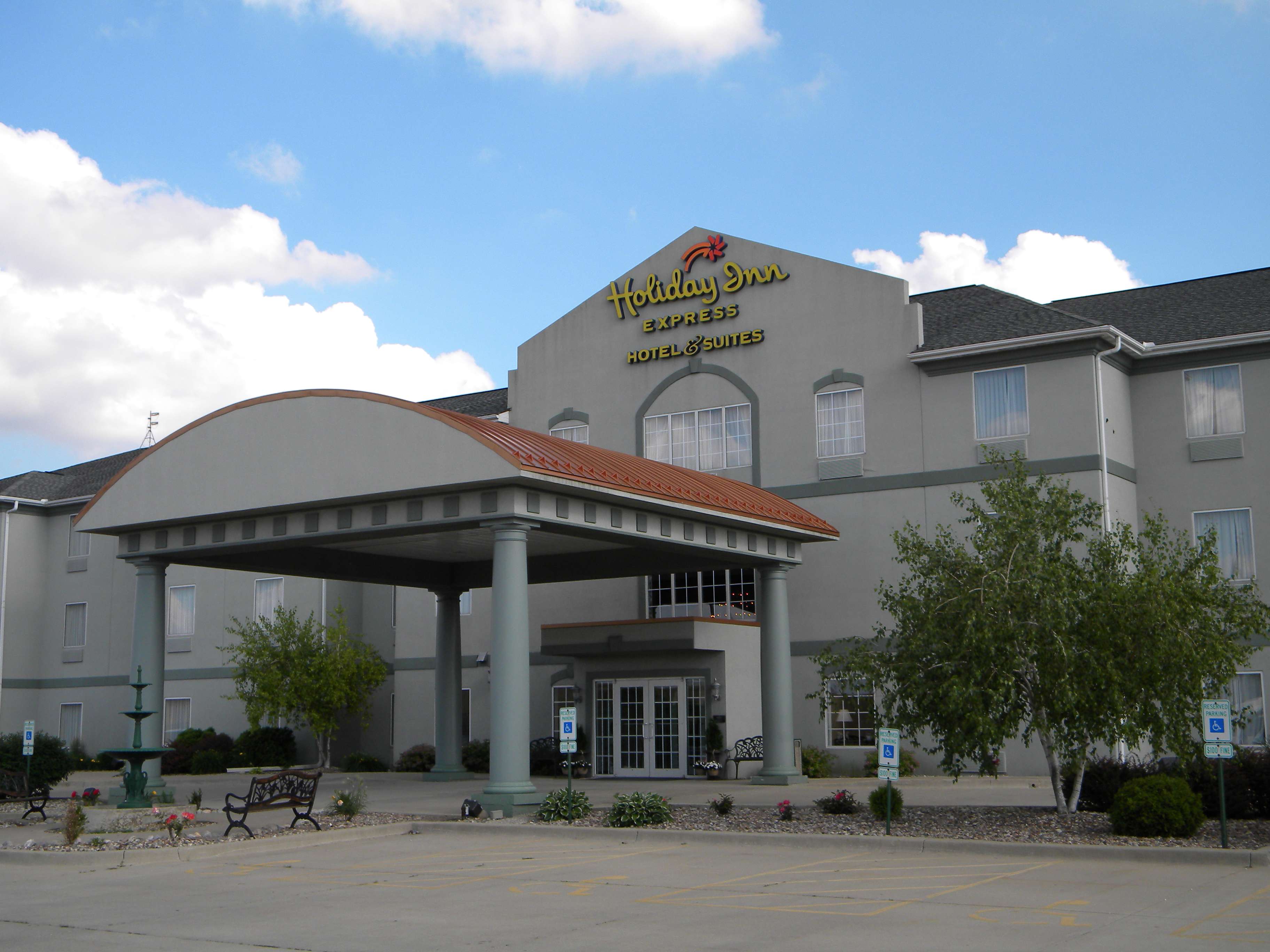 Holiday Inn Express Hotel & Suites - Normal | Enjoy Illinois