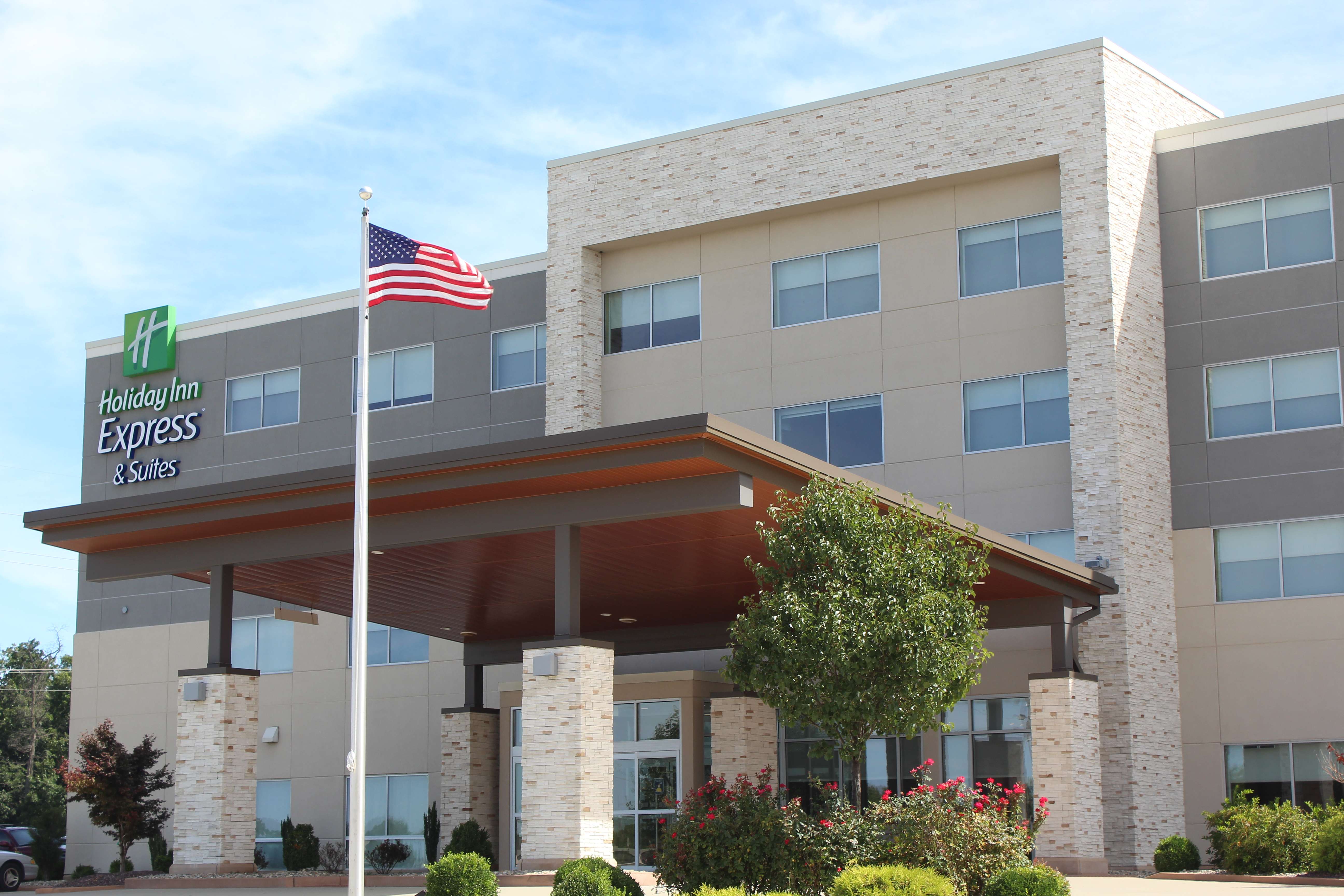 Holiday Inn Express & Suites Mount Vernon | Enjoy Illinois