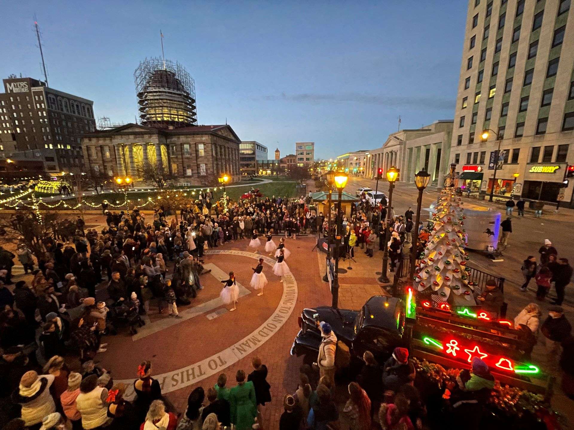 Old Capitol Holiday Walks -Downtown Springfield | Enjoy Illinois