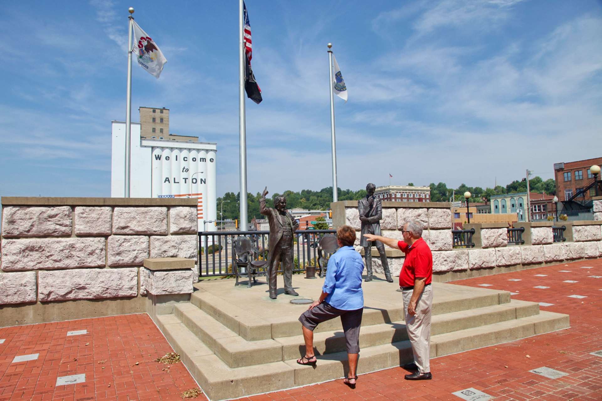 Lincoln-Douglas Square | Enjoy Illinois