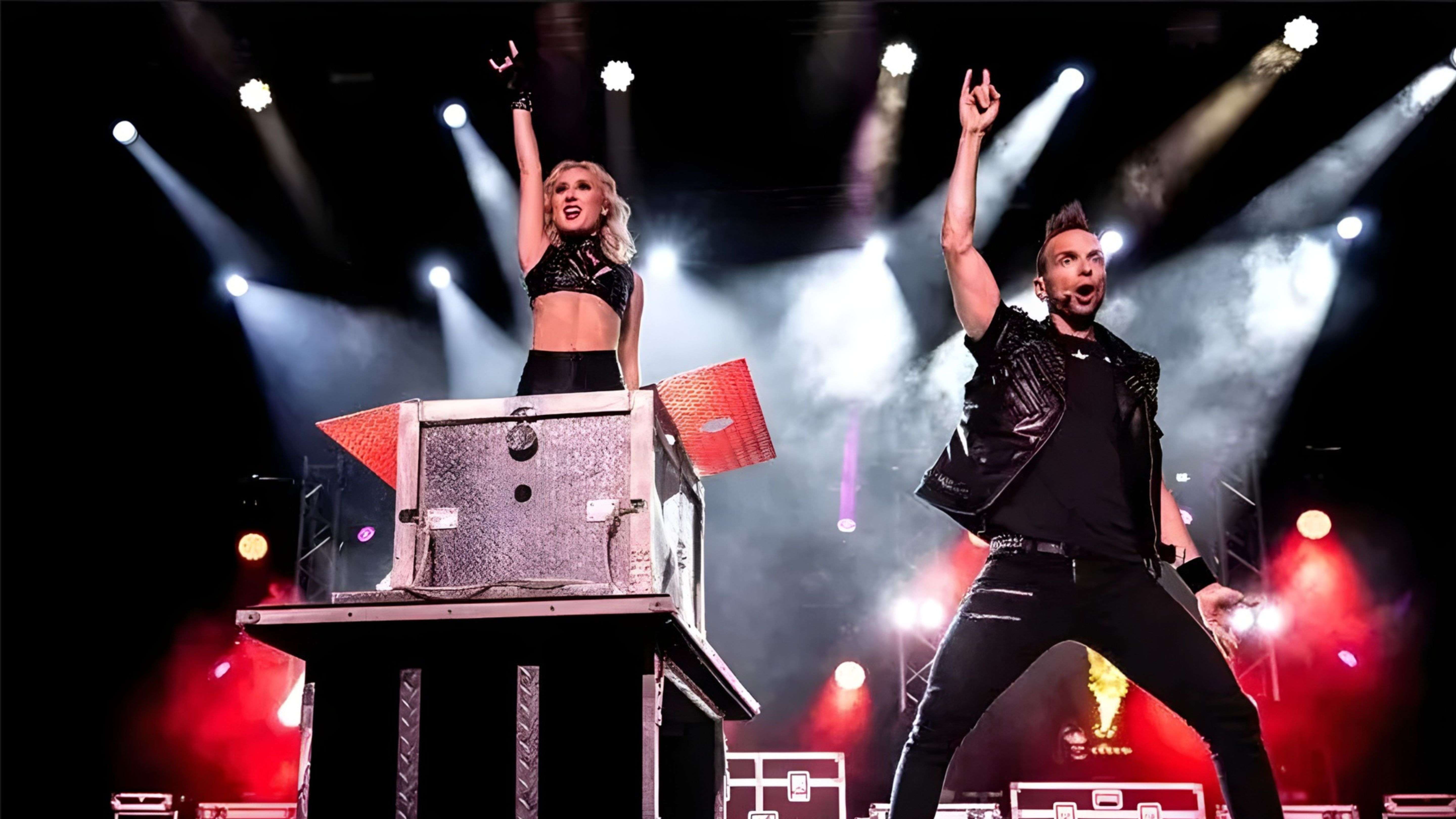 Magic Rocks with Illusionist Leon Etienne at the Devon Lakeshore