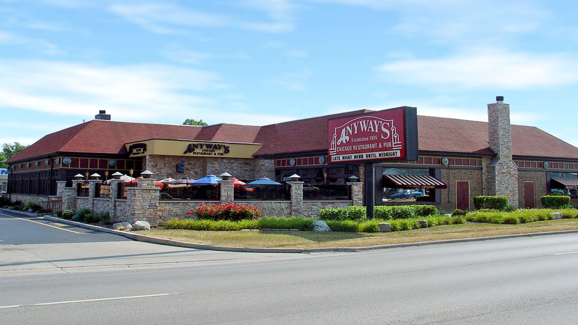 Anyway's Chicago Restaurant & Pub - Oakbrook Terrace | Enjoy Illinois